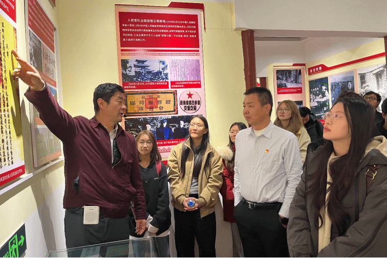 感悟历史，励志前行——2022级“民族团结进步示范班”学生开展红色教育主题活动