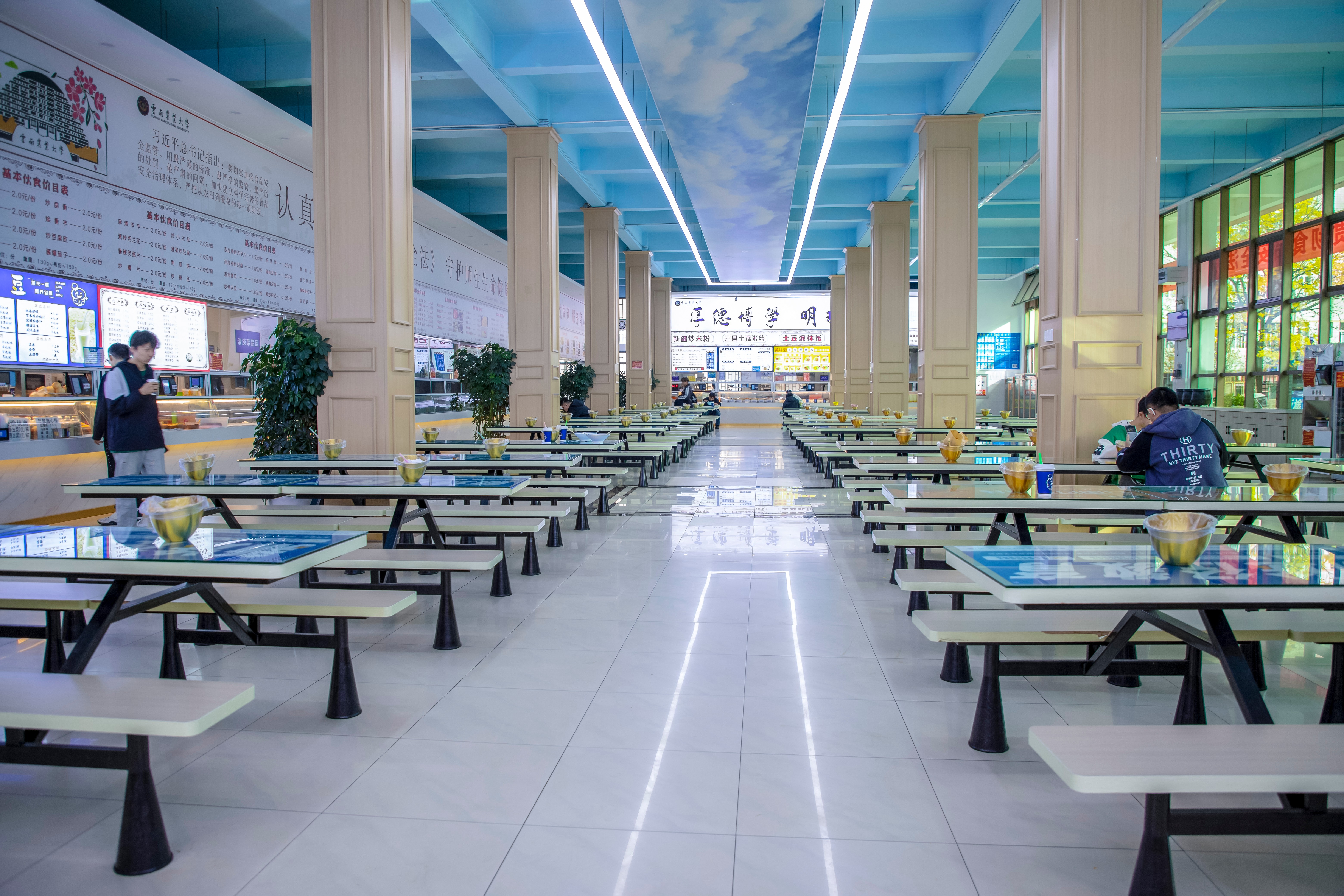 食堂就餐区